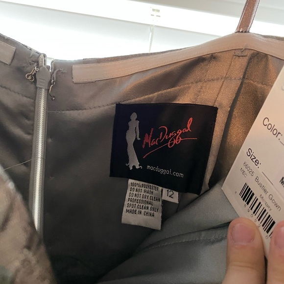 NWT - NEVER WORN MAC DUGGAL GOWN - Picture 5 of 11